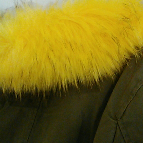 NEW- Parka with Removable faux Fur Trim NEW w/TAGS - Picture 4 of 8